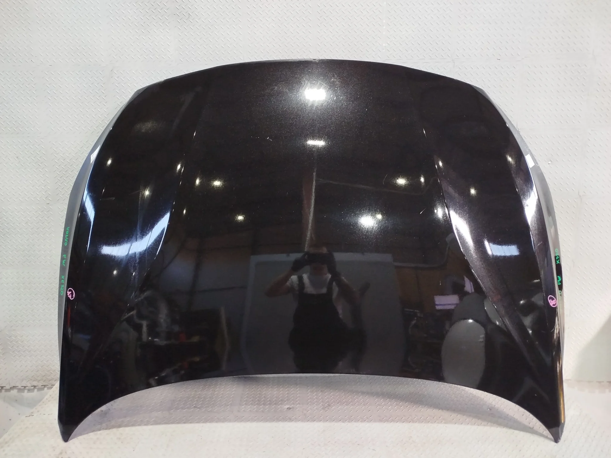 КАПОТ VOLVO 31335883 черный XE320