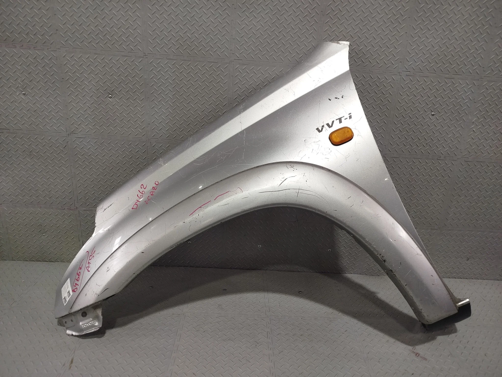 КРЫЛО TOYOTA 5381242140 ПЕРЕД ЛЕВО серебро DY662