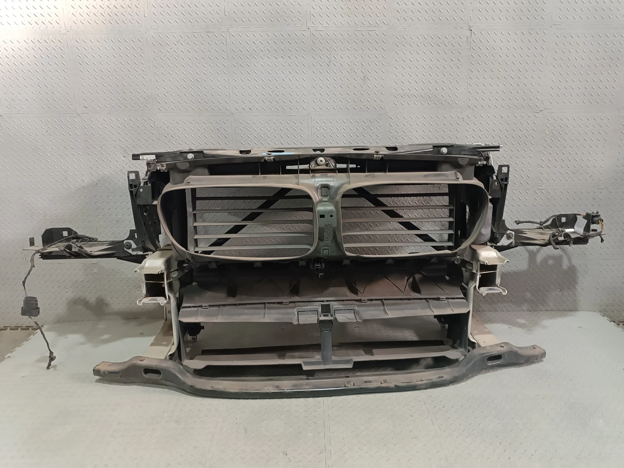 ТЕЛЕВИЗОР BMW 17517804619 белый DY430Z