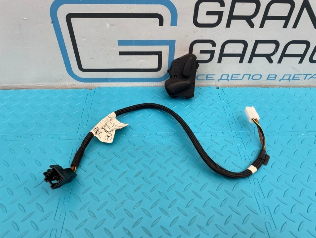 Блок сиденья Mercedes-Benz C-Class 2005 A2108213751 W203 271.948 1.8, передний левый