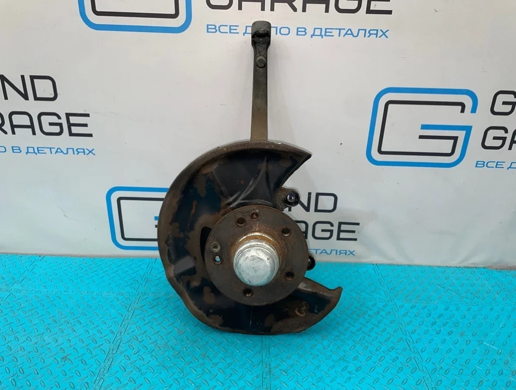 Кулак Mercedes-Benz E-Class 1999 A2103300120 W210 112.941 3.2, передний правый