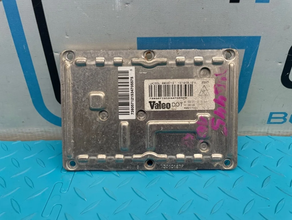 Блок розжига ксенона Volvo Xc90 2006 89030471 C B5254T2 2.5