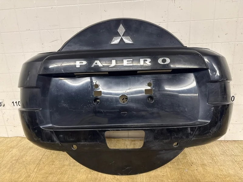 НАКЛАДКА КОЛПАКА ЗАПАСНОГО КОЛЕСА Mitsubishi Pajero 4 2008 2009 2010 2011 2012 2013 2014 2015 6430A082XA, задняя