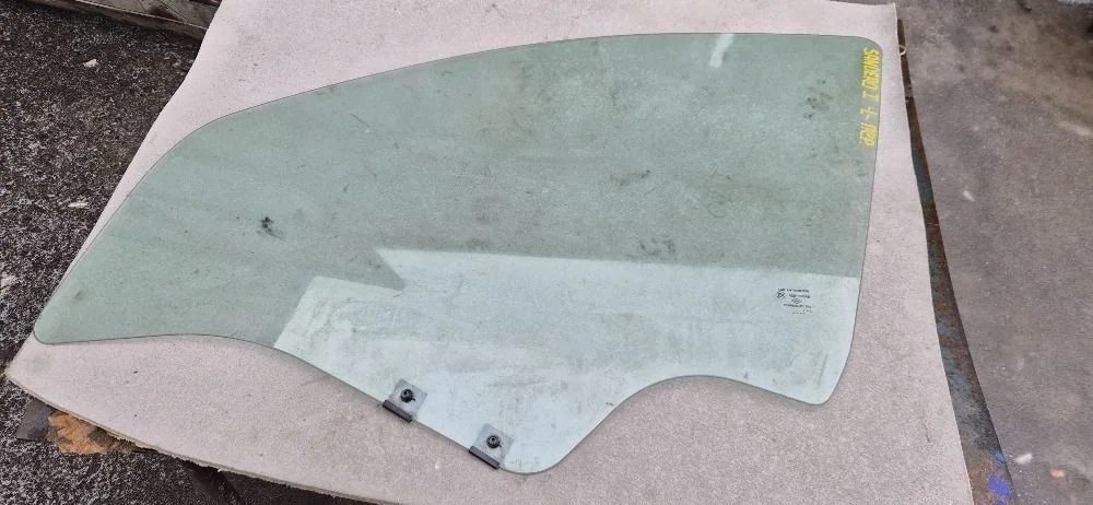 Стекло двери передней левой для Renault Sandero 1