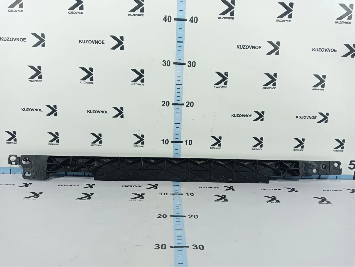 Дефлектор радиатора Ford Focus 2015 CB8