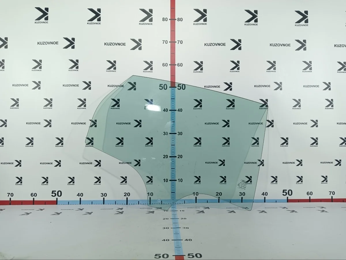 Стекло двери Ford Focus 2015 CB8