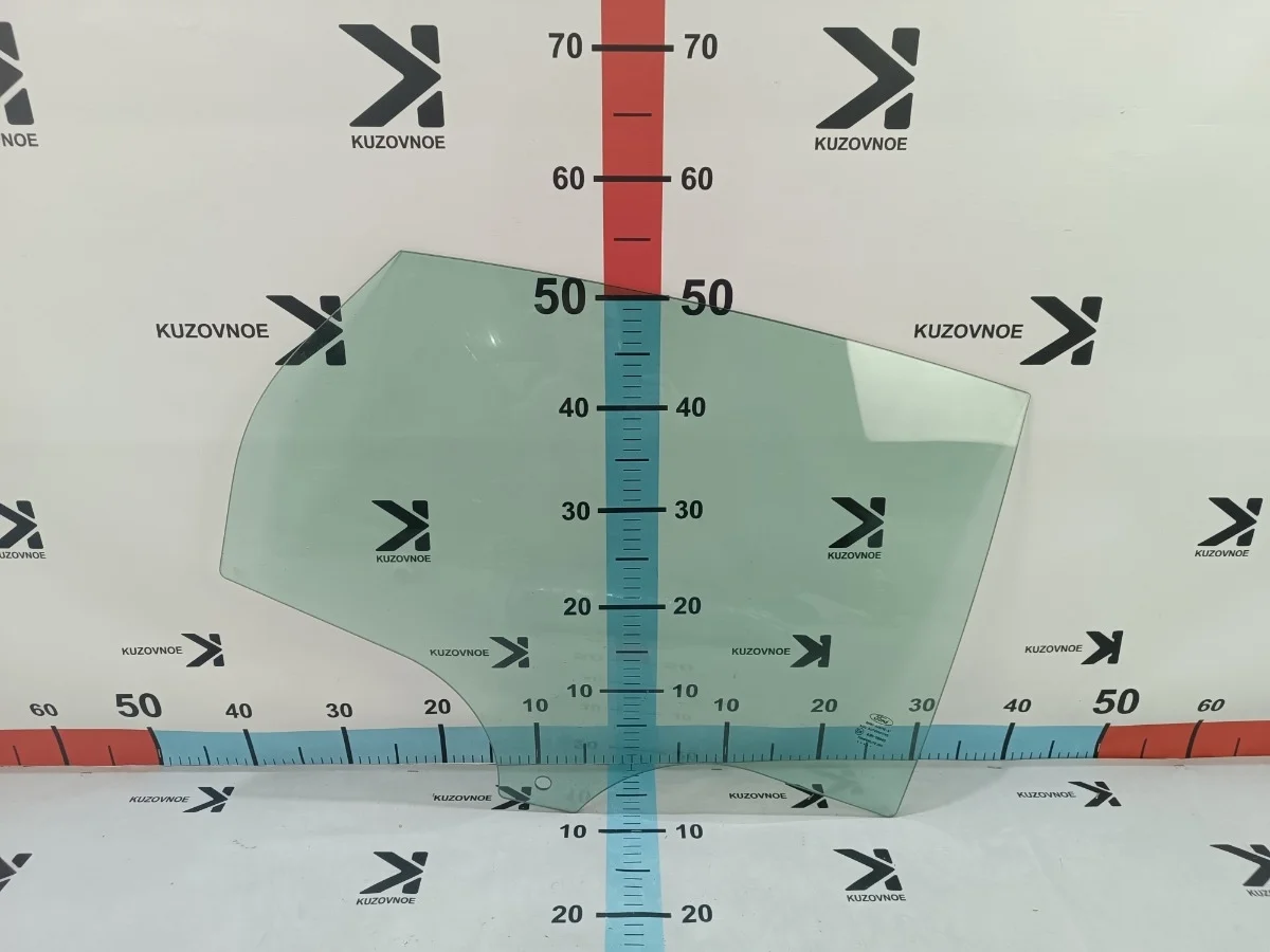 Стекло двери Ford Focus 2015 CB8