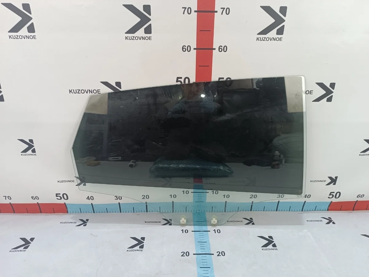 Стекло двери Hyundai Solaris 2012 RB