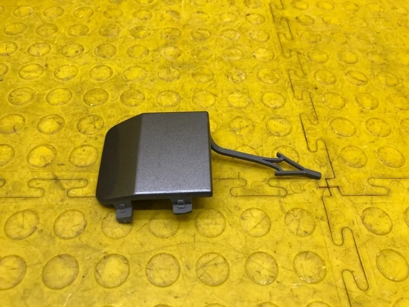 Заглушка буксировочного крюка Skoda Octavia 2018 5E5807441B 5E3 CJS 298666, задняя