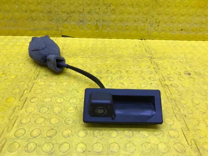 Кнопка открывания багажника Skoda Octavia 2018 3V0827566N 5E3 CJS 298666