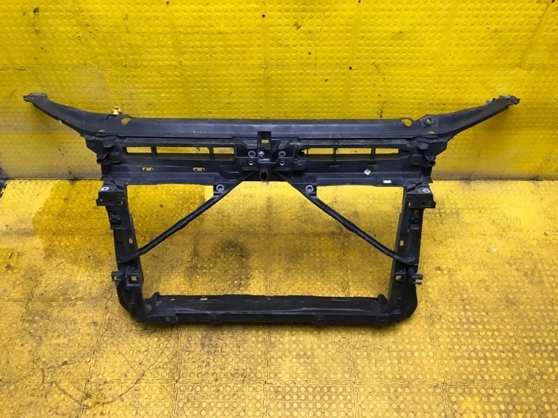 Рамка радиатора/передняя панель (телевизор) Skoda Octavia 2018 5E0805588D 5E3 CJS 298666