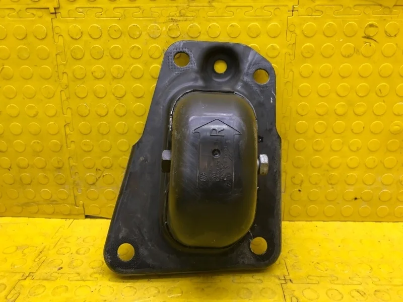 Кронштейн Skoda Octavia 2018 1K0505130L 5E3 CJS 298666, задний правый