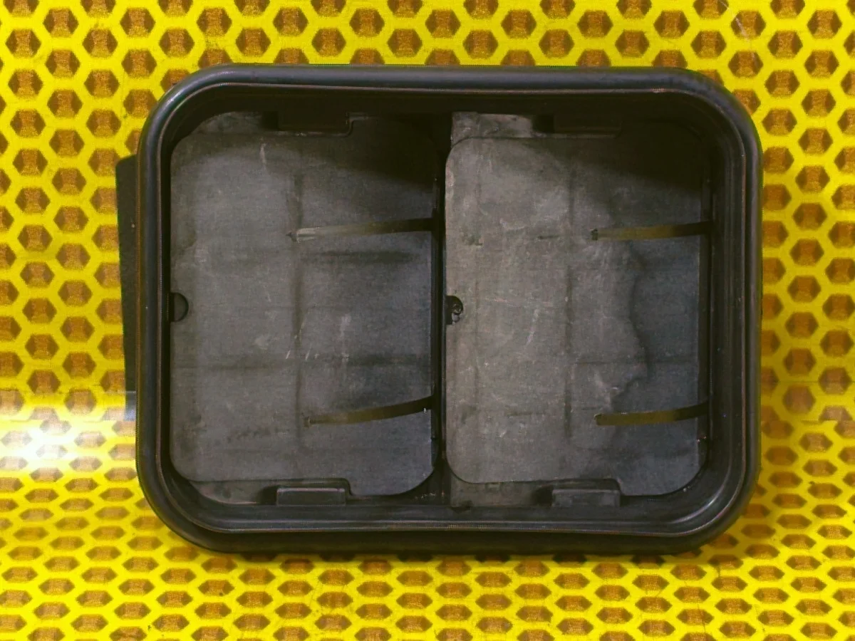 Решетка вентиляционная Nissan Note 2018 76804ED50A E12 HR12DDR, задняя левая