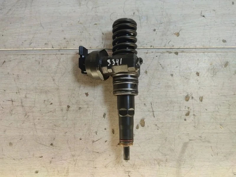 Форсунка топливная Volkswagen Passat 038130073BJ B5 AVF