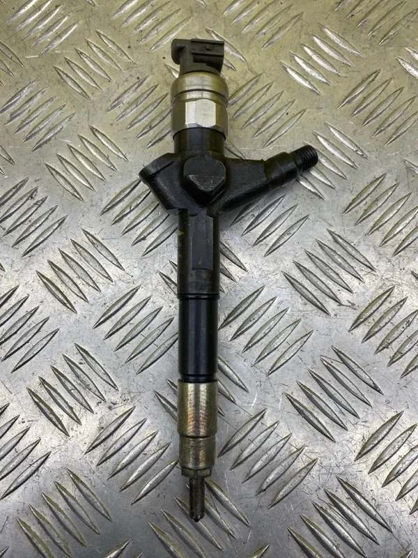 Форсунка топливная Nissan Pathfinder (R51M) 2004-2013 2005 16600EB30A ВНЕДОРОЖНИК 2.5 D YD25