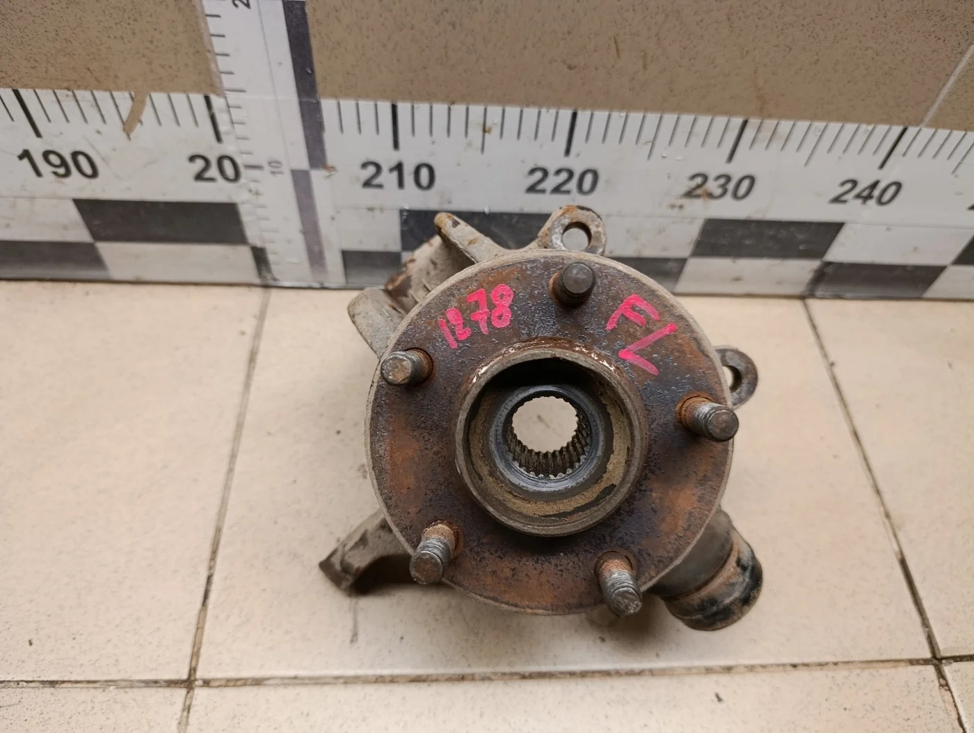 Кулак поворотный передний правый Mondeo III 2000-2007