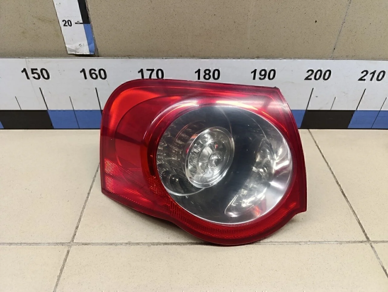 Фонарь задний наружный левый Passat [B6] 2005-2010