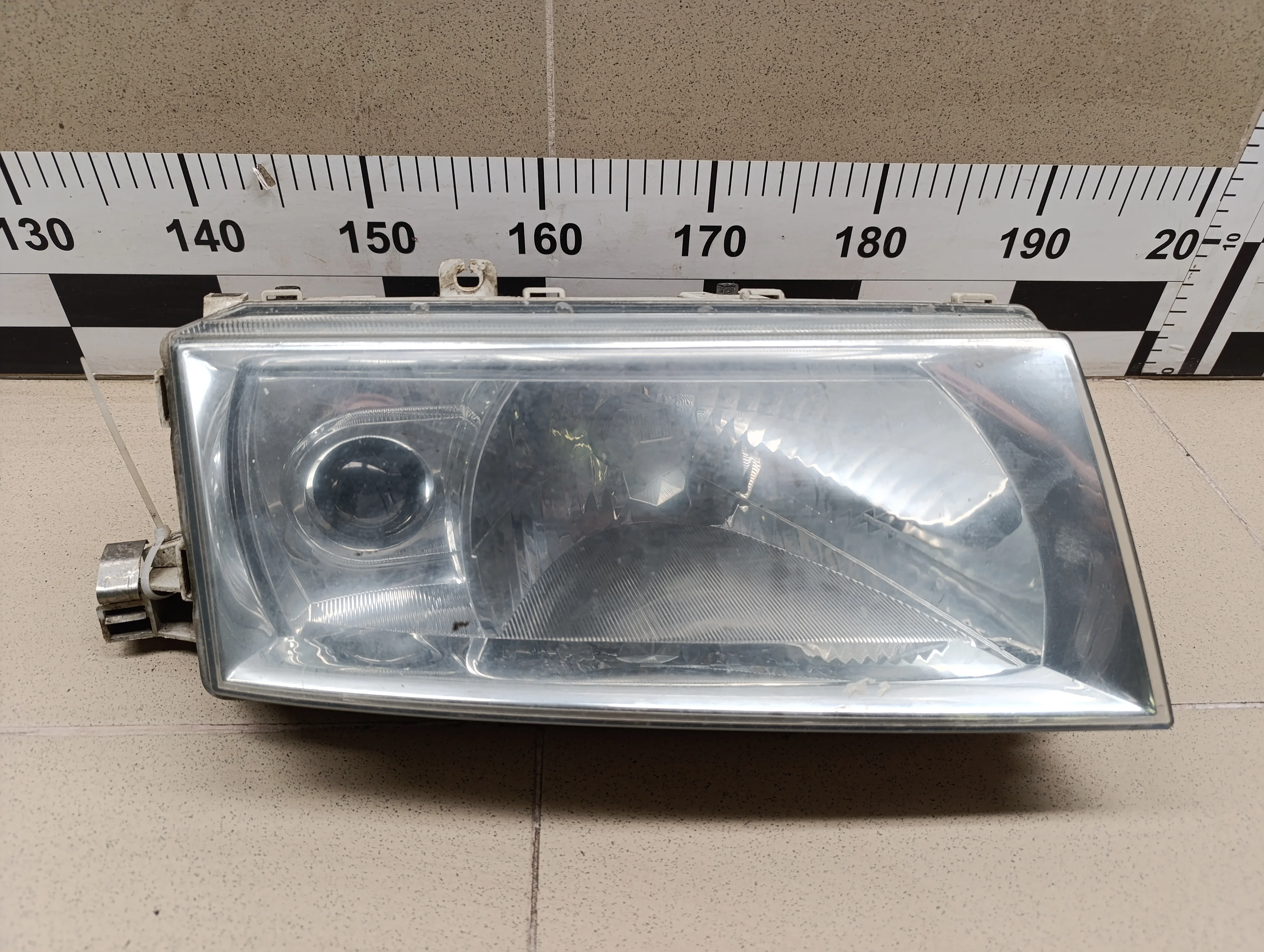 Фара правая Octavia (A4 1U-) 2000-2011