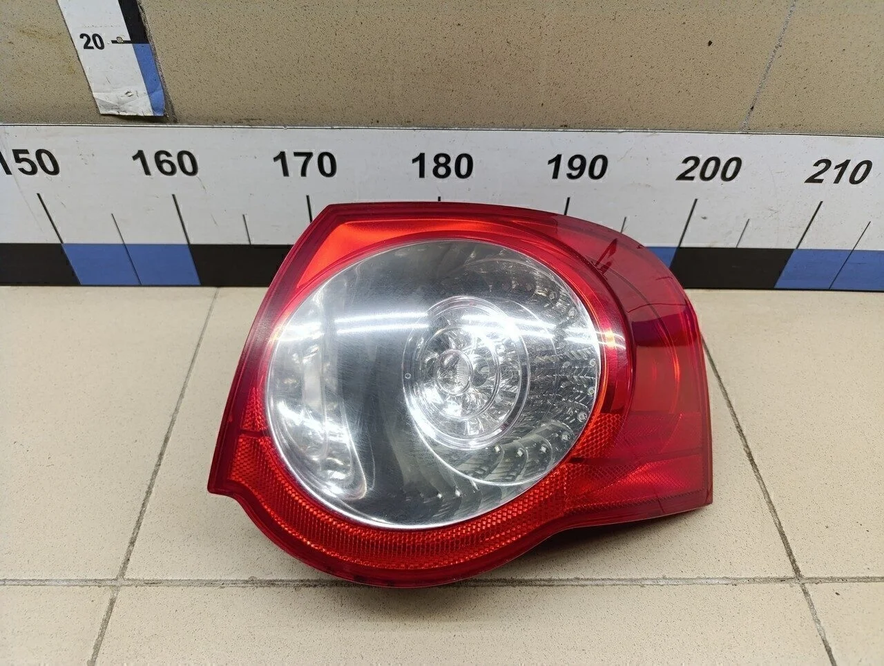 Фонарь задний наружный правый Passat [B6] 2005-2010
