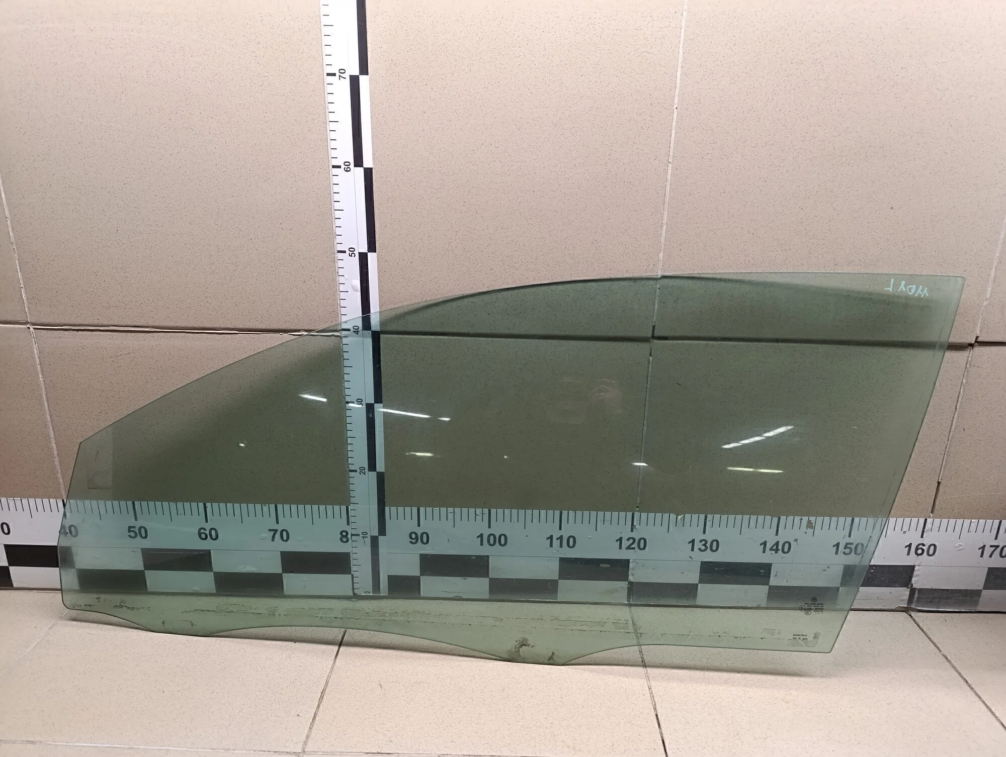 Стекло двери передней левой Golf VI 2009-2012