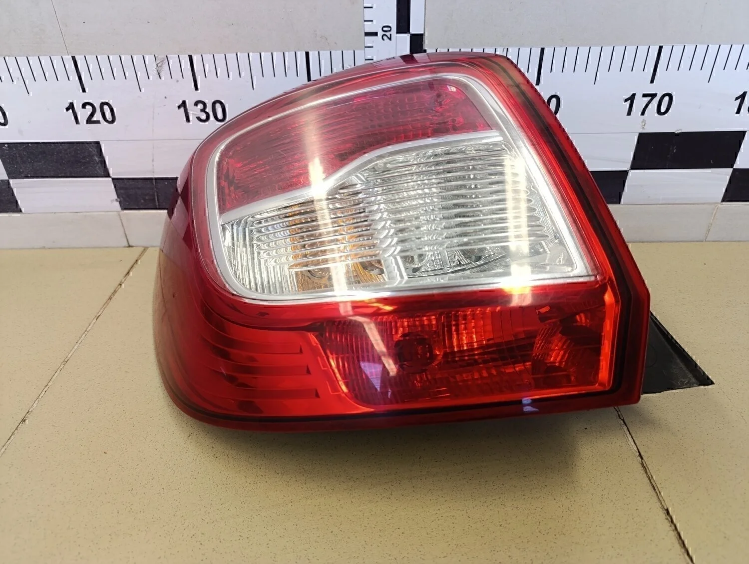 Фонарь задний левый Sandero 2014>