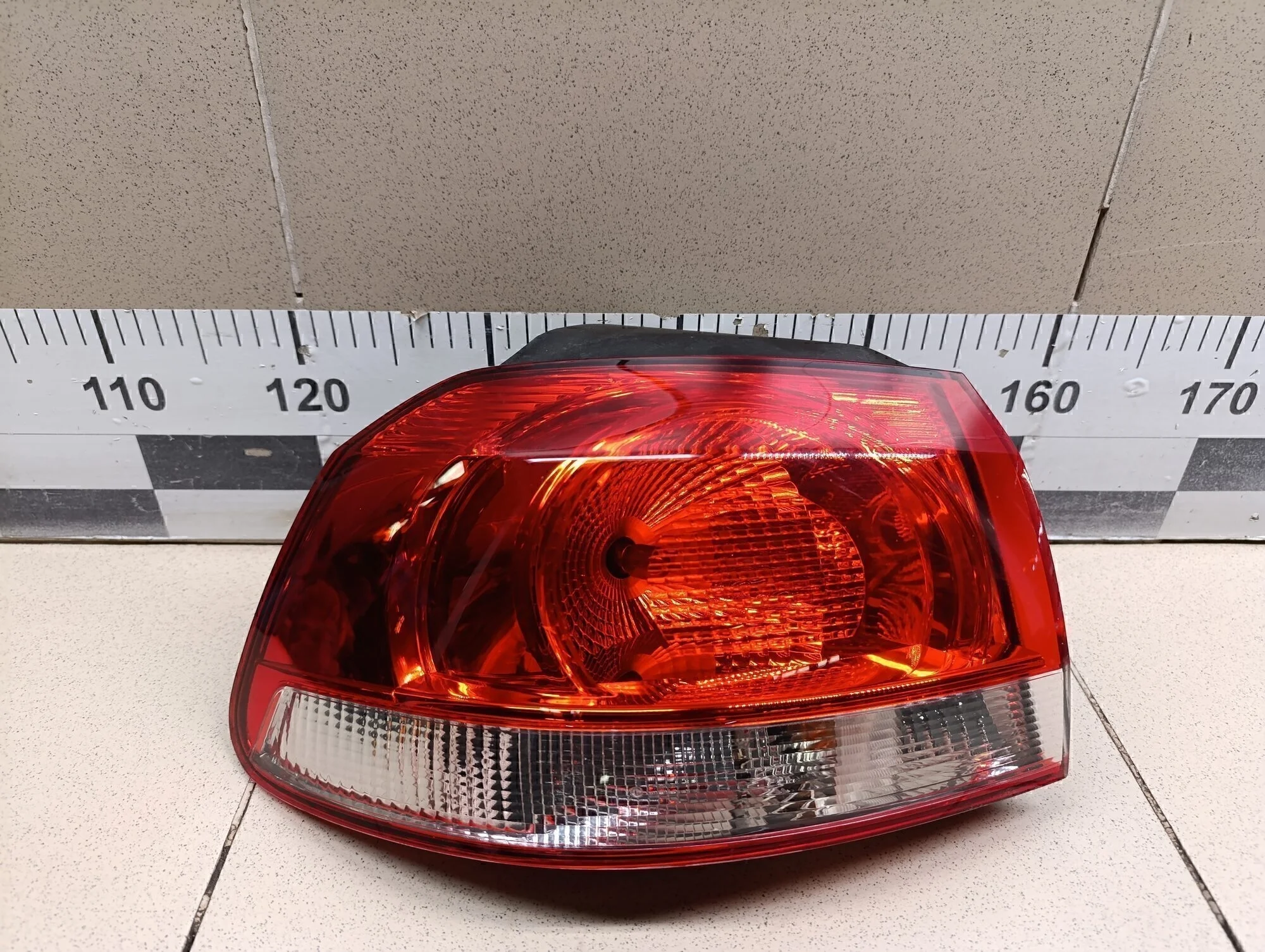 Фонарь задний наружный левый Golf VI 2009-2012