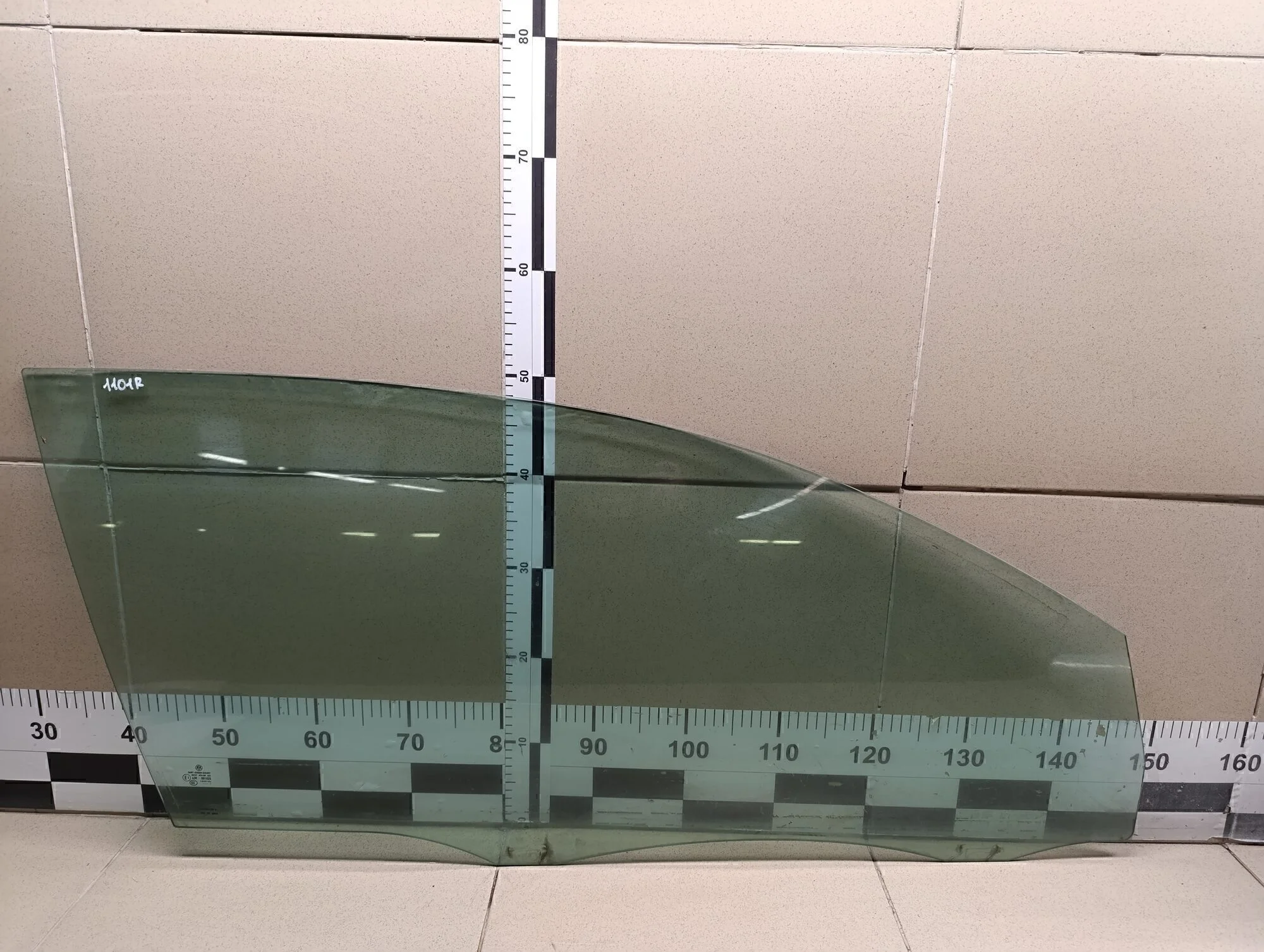 Стекло двери передней правой Golf VI 2009-2012