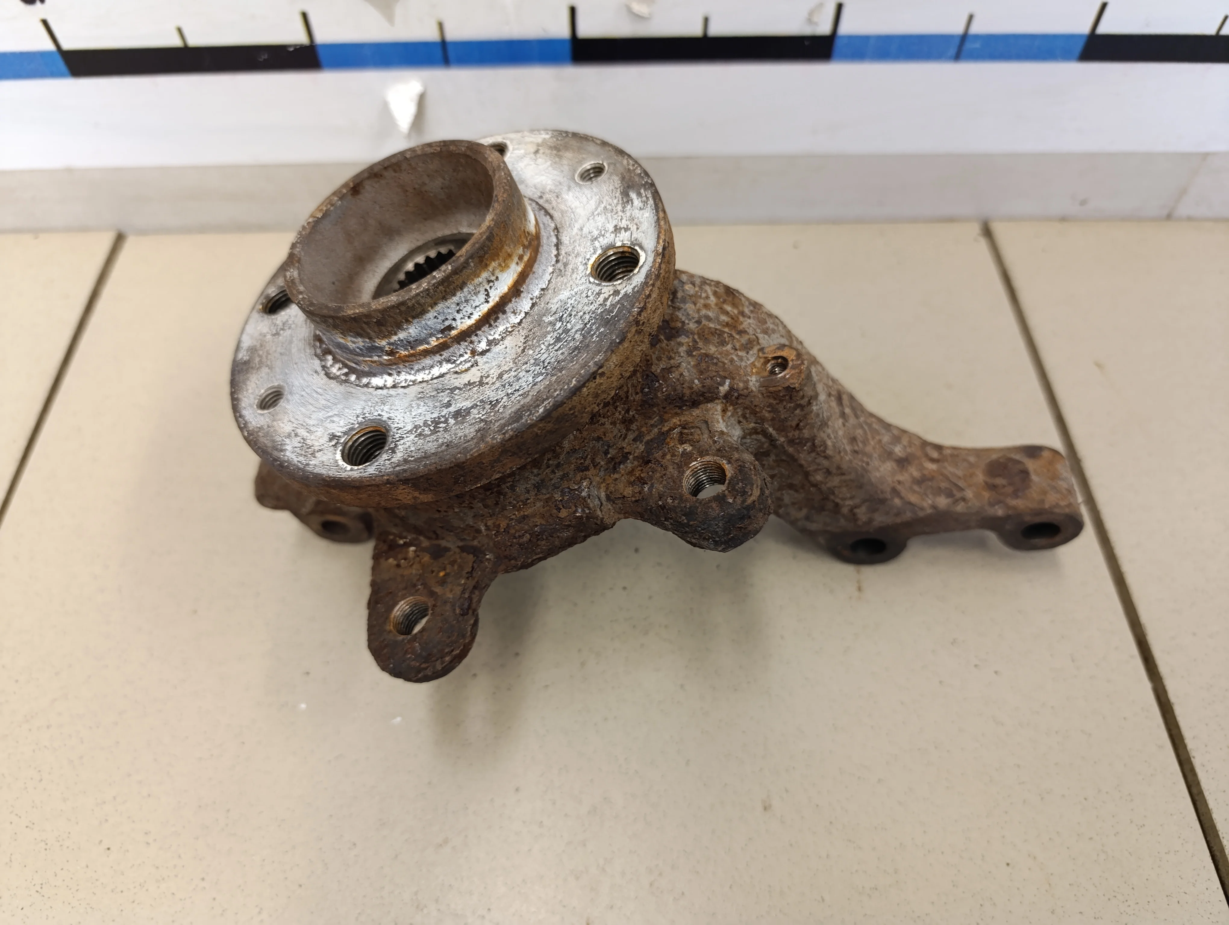 Кулак поворотный передний правый Logan 2005-2014