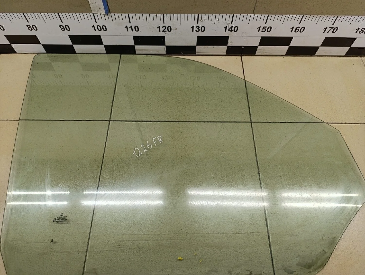 Стекло двери передней правой Transporter T5 2003-2015