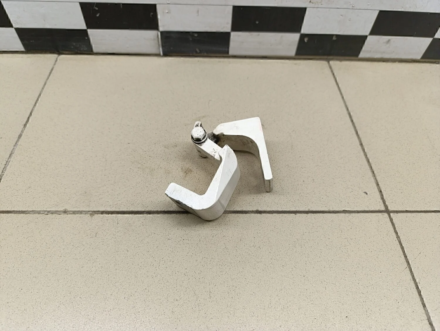 Петля двери передней левой верхняя Transporter T5 2003-2015