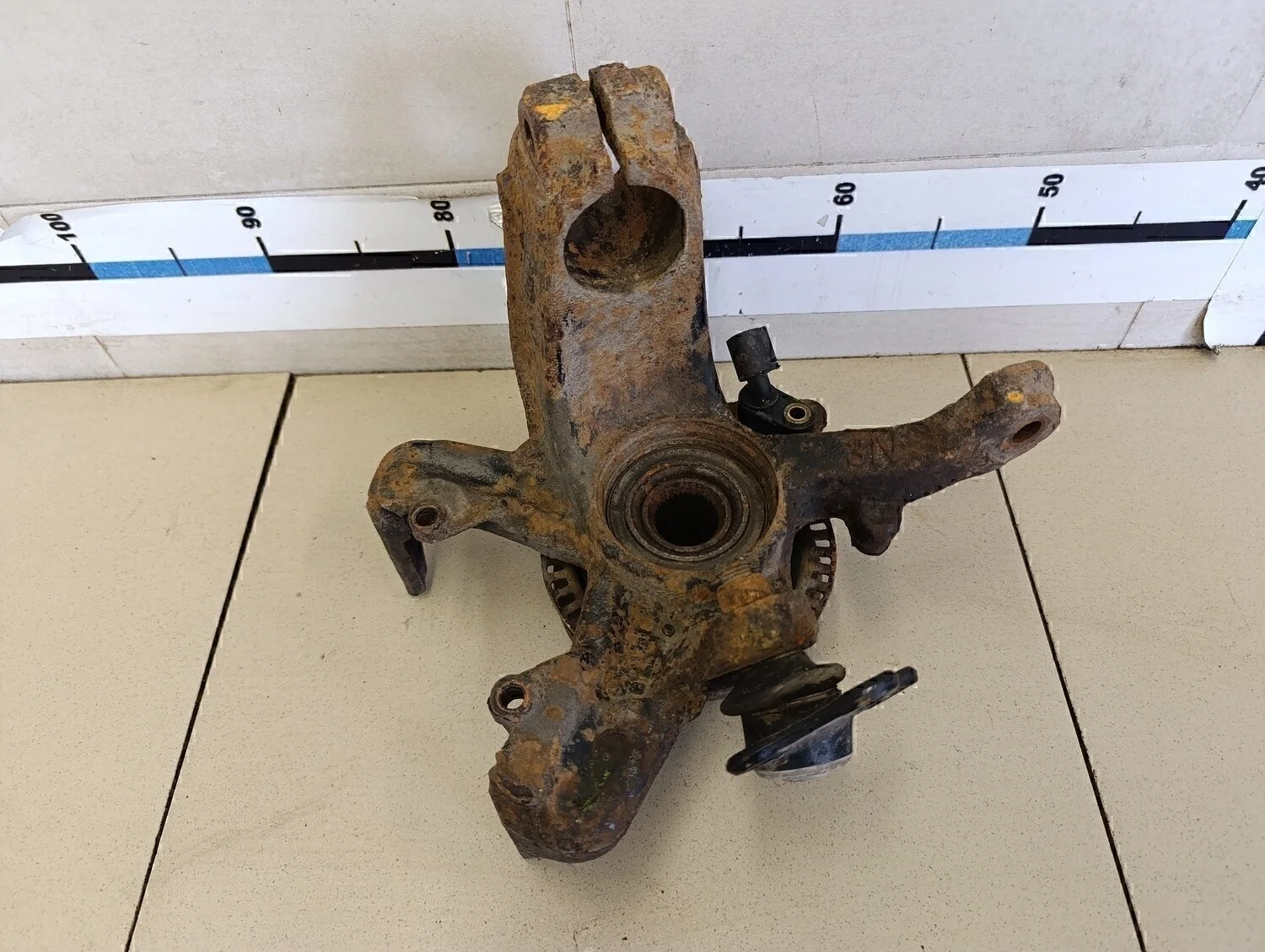 Кулак поворотный передний правый A3 (8L1) 1996-2003