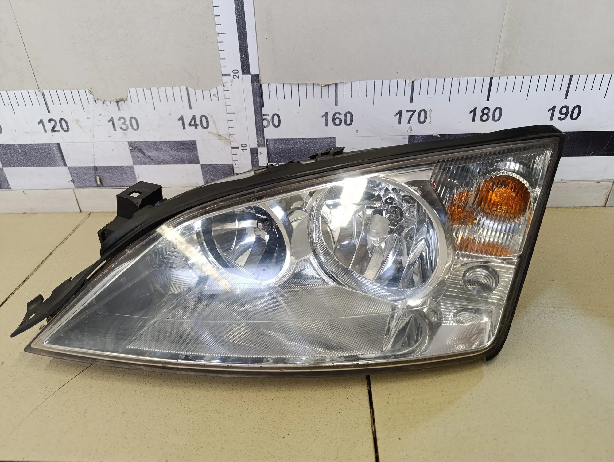 Фара левая Mondeo III 2000-2007