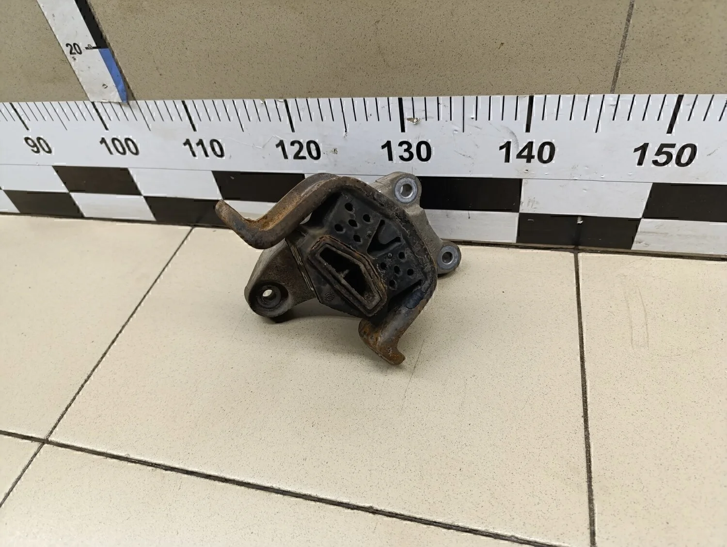 Опора КПП левая Transporter T5 2003-2015