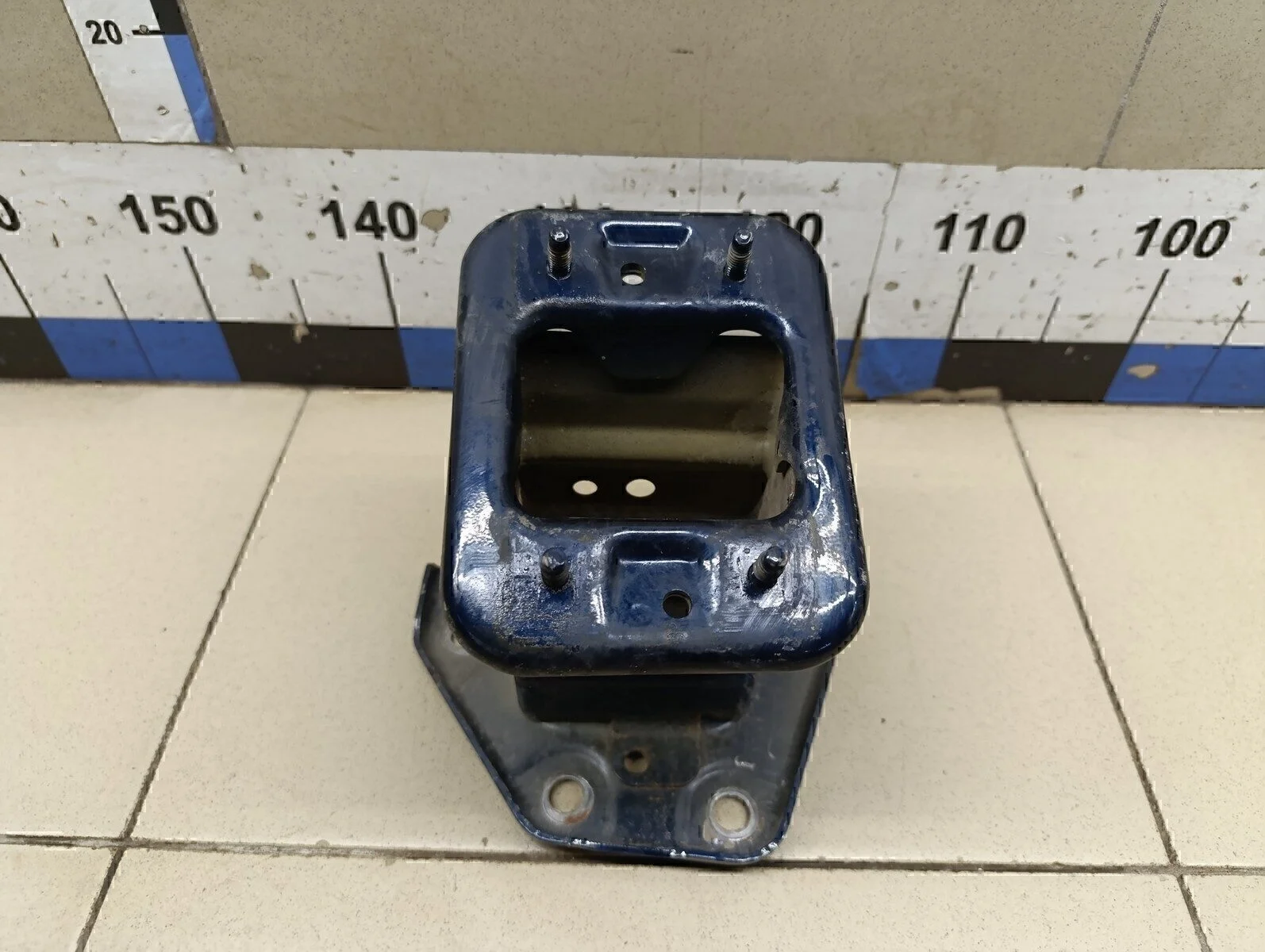 Кронштейн усилителя переднего бампера левый Note (E11) 2006-2013