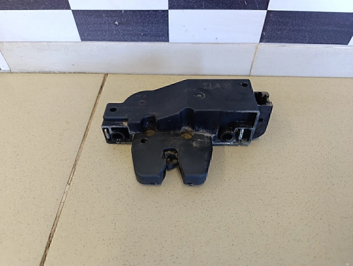 Замок багажника 206 1998-2012