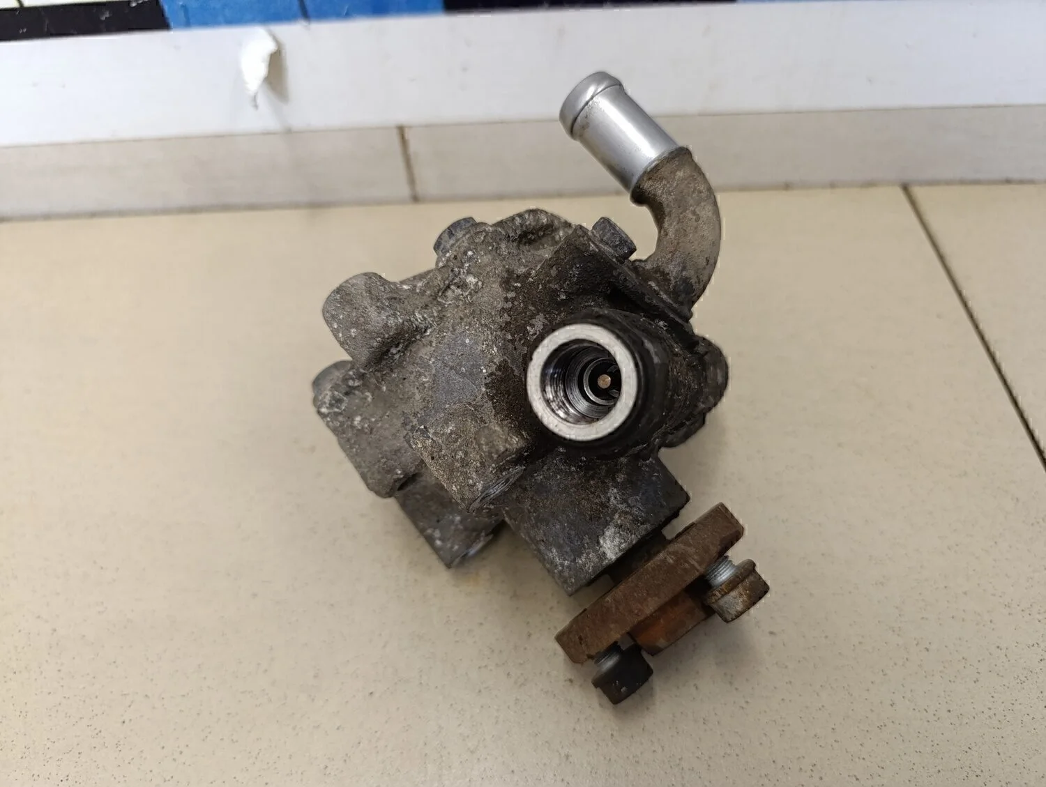 Насос гидроусилителя A3 (8L1) 1996-2003