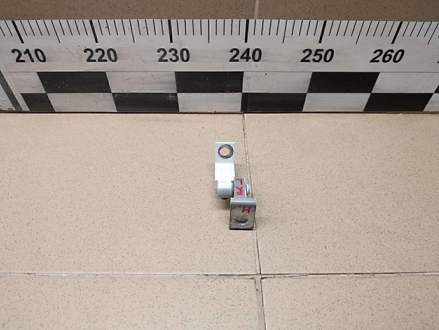 Петля двери  Octavia (A7) 2013>