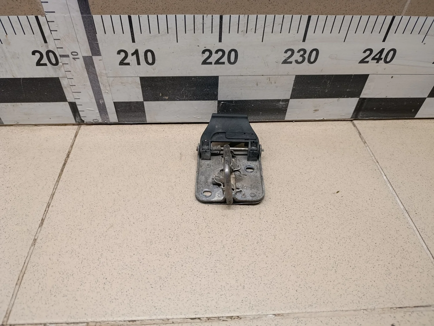 Крючок капота Rapid 2013>