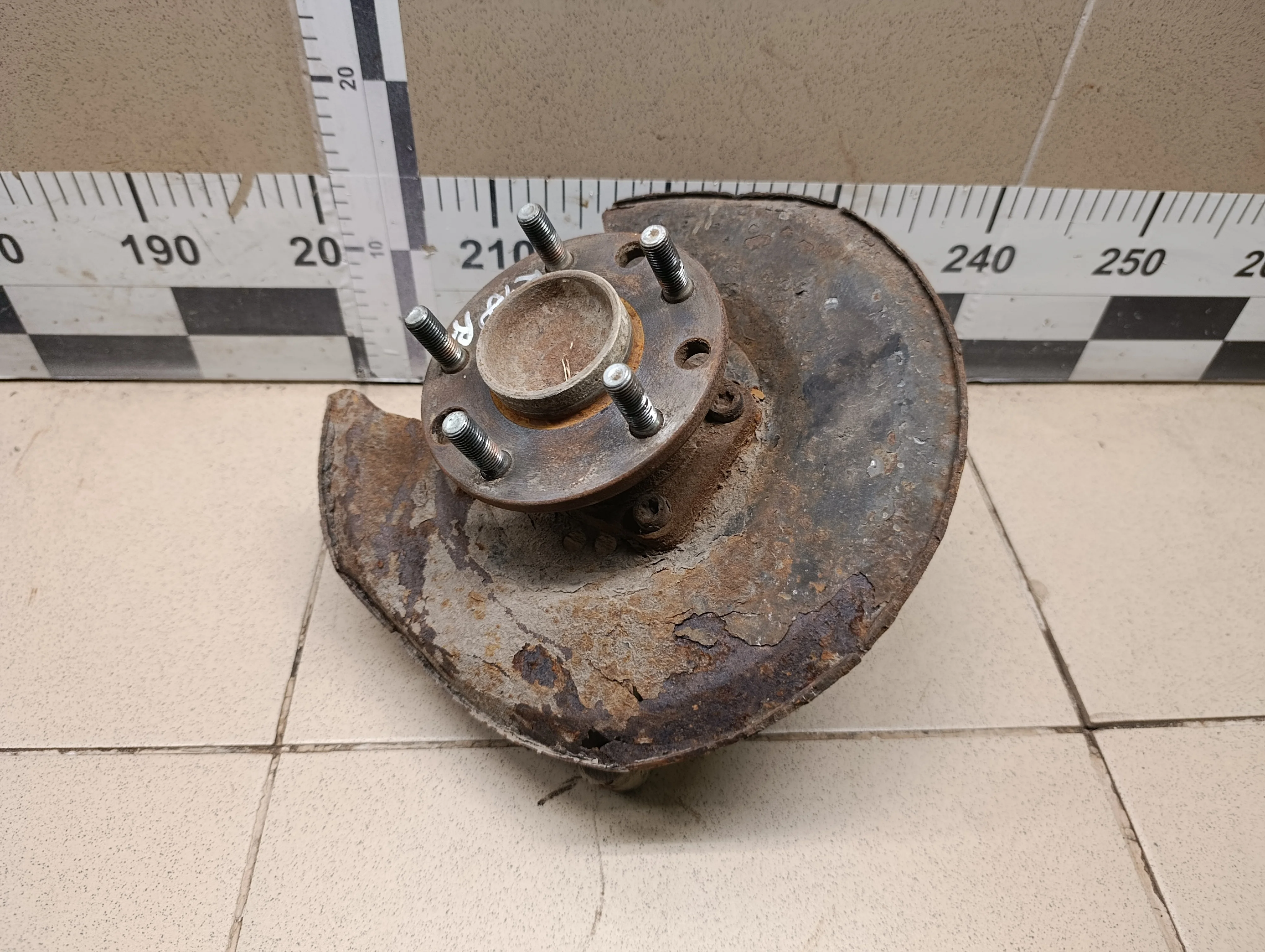 Кулак поворотный задний правый Mondeo III 2000-2007