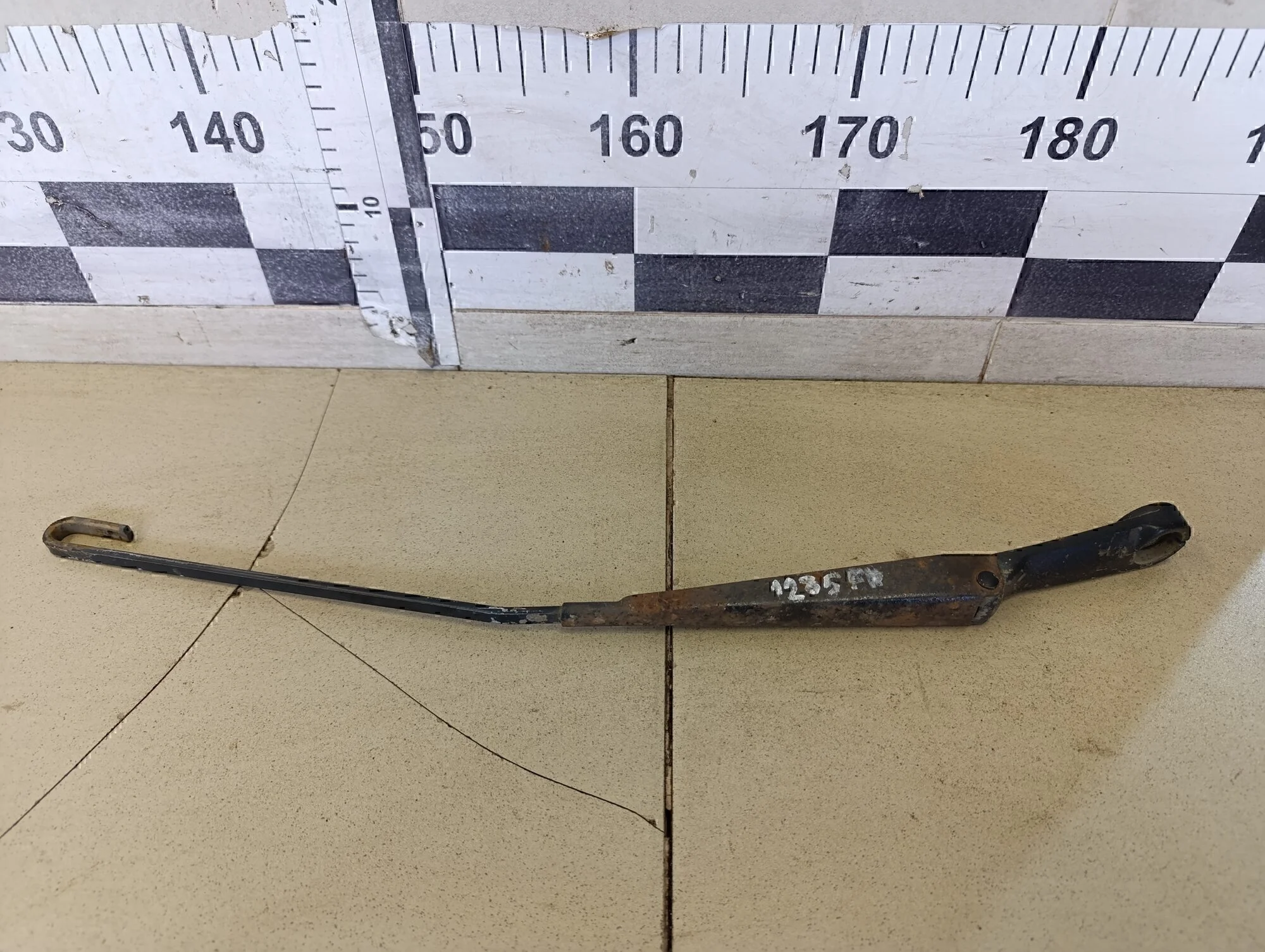 Поводок стеклоочистителя передний правый Albea 2002-2012