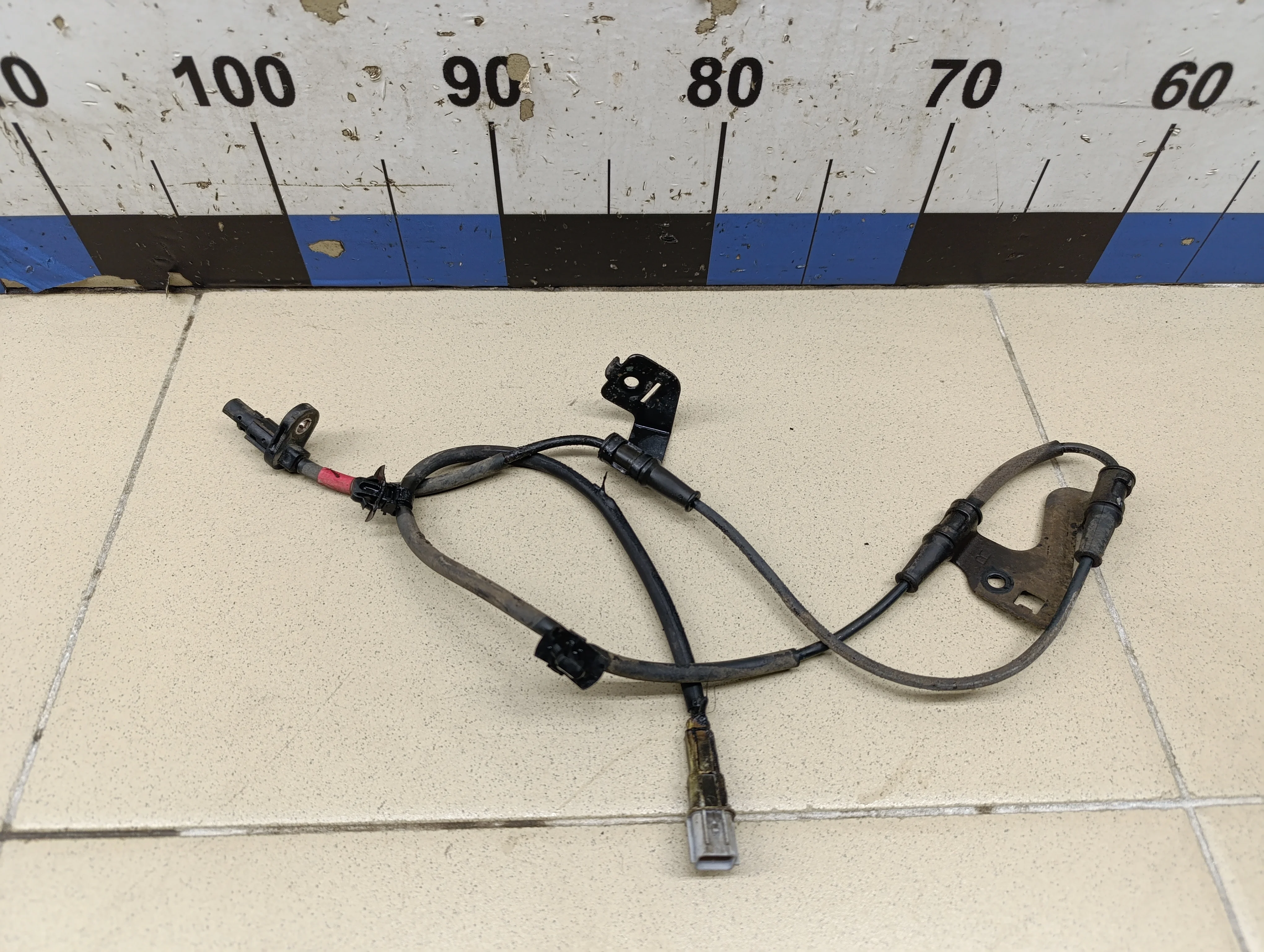 Датчик ABS передний правый Solaris 2017>