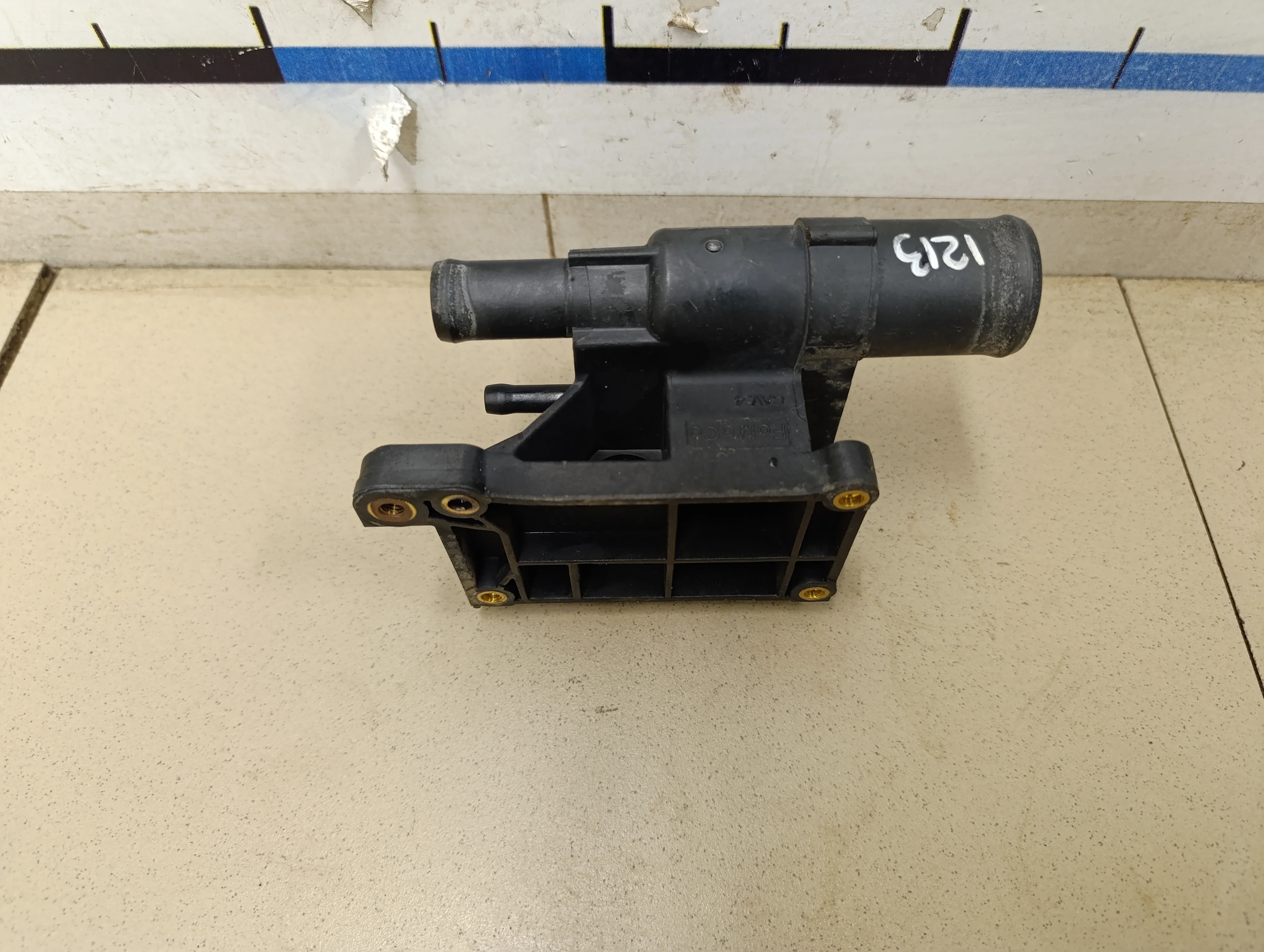 Фланец двигателя системы охлаждения Focus II 2008-2011