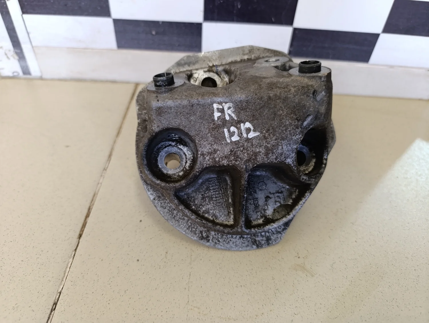 Кронштейн двигателя правый C4 2005-2011