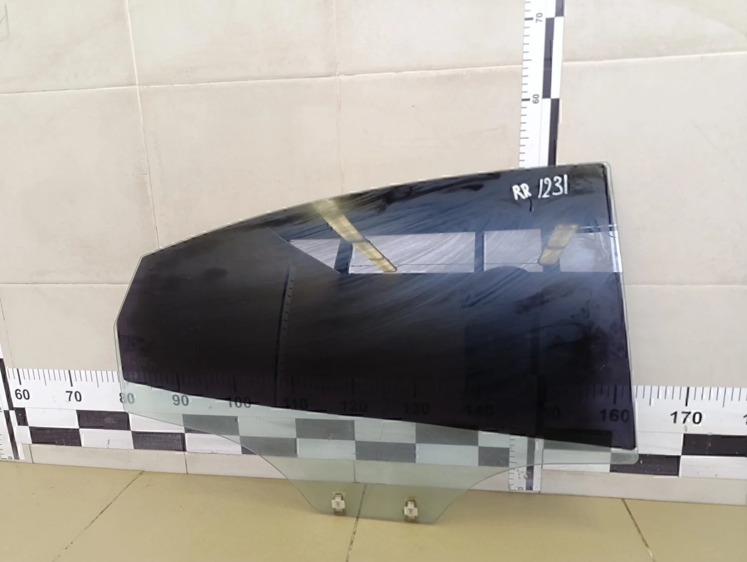 Стекло двери задней правой Solaris 2010-2017