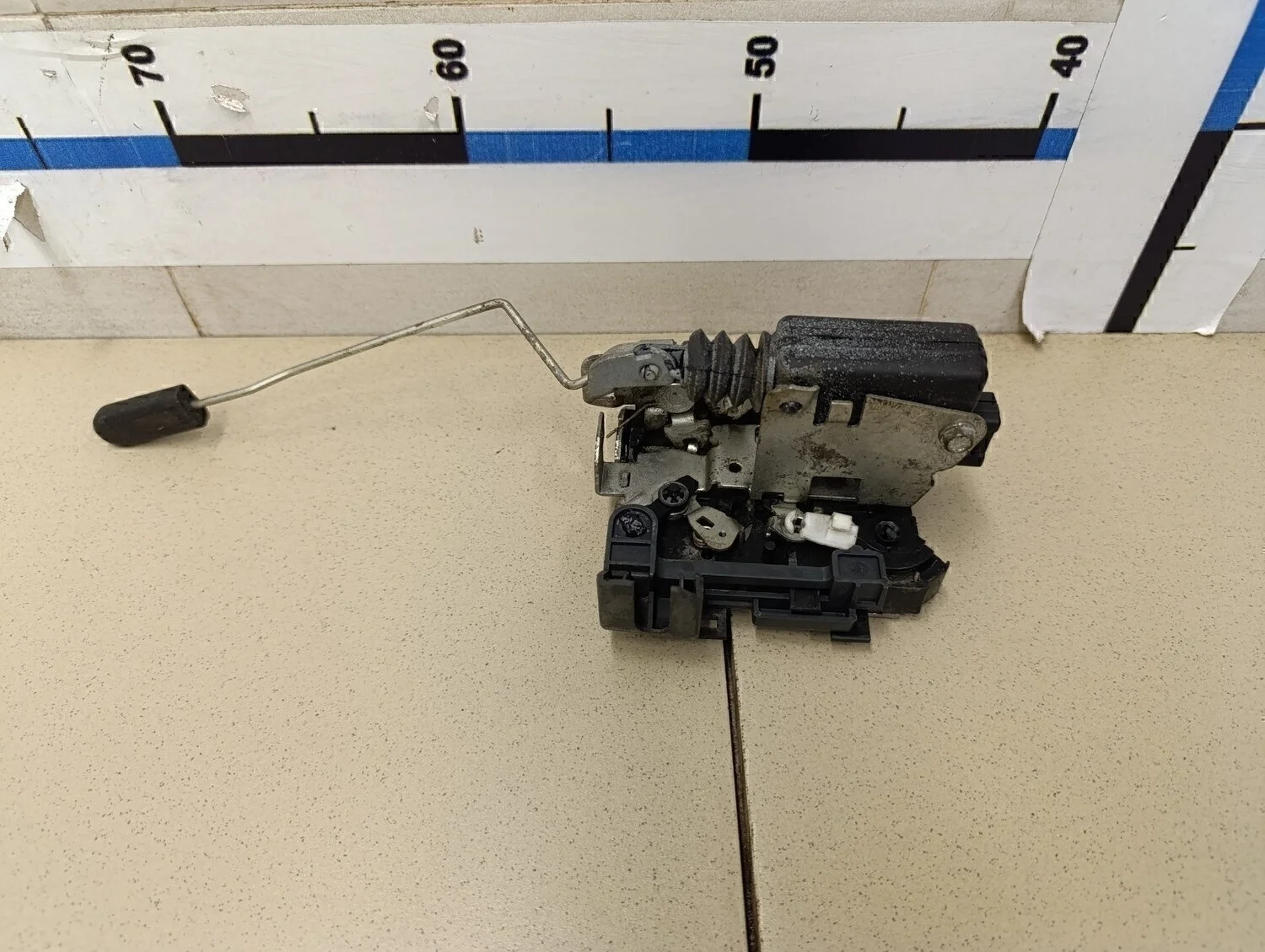 Замок двери передней правой Duster 2012>