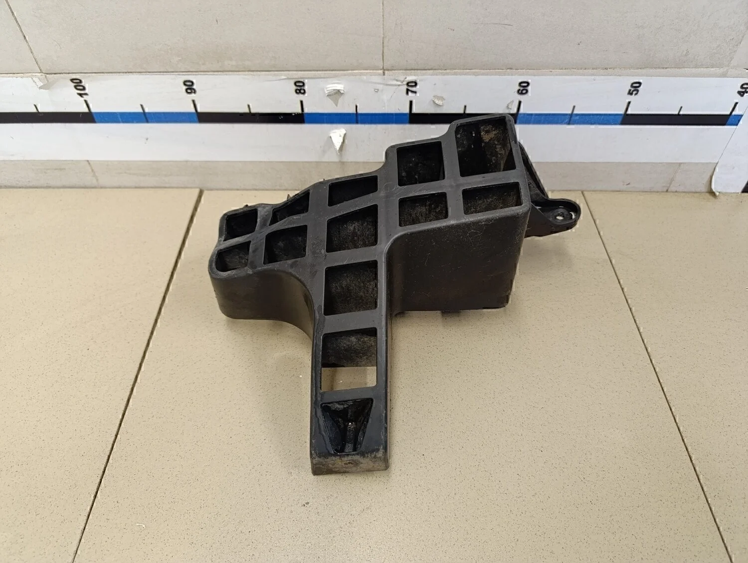 Направляющая заднего бампера левая Sandero 2009-2014