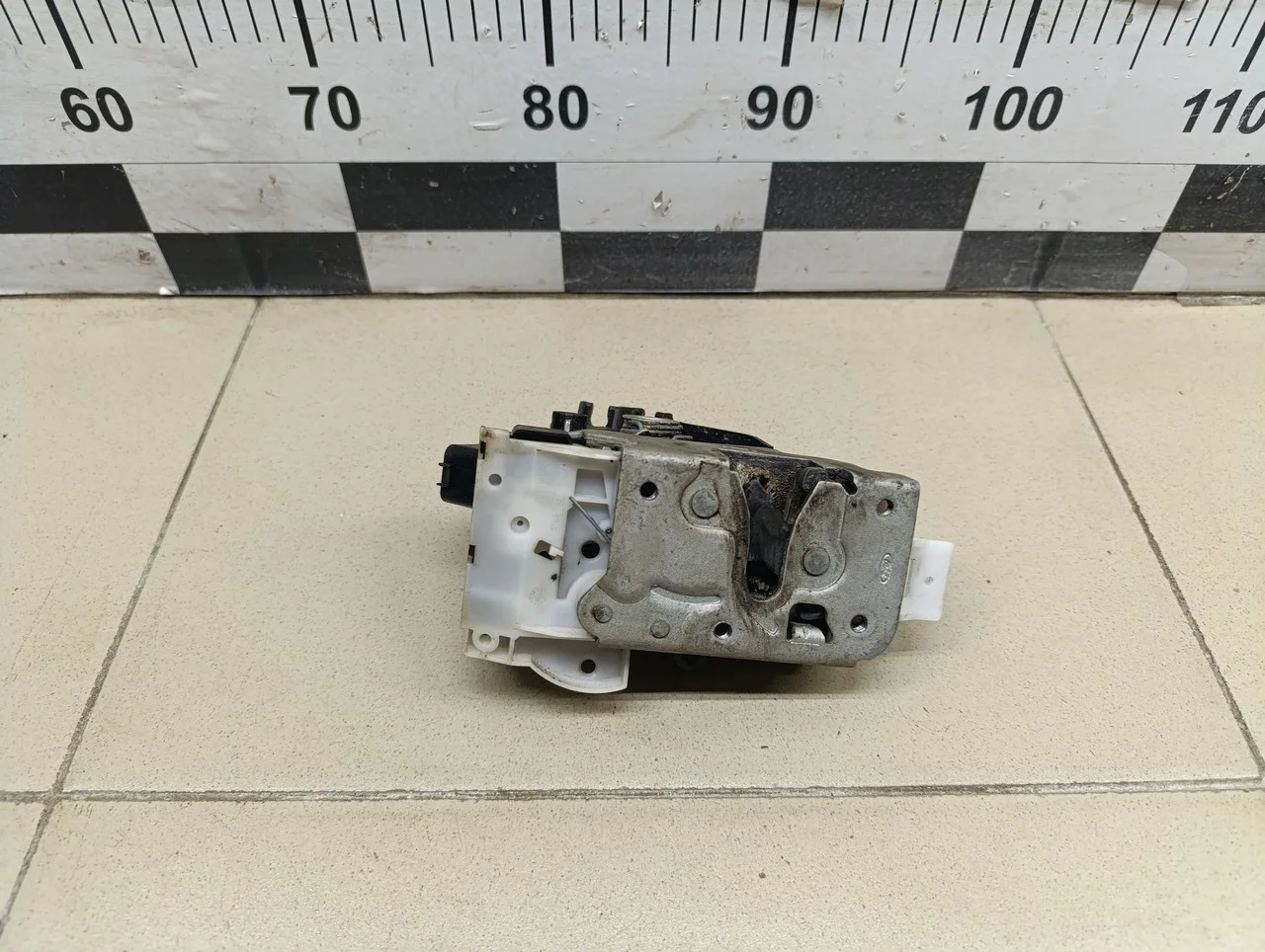 Замок двери задней правой Focus I 1998-2004