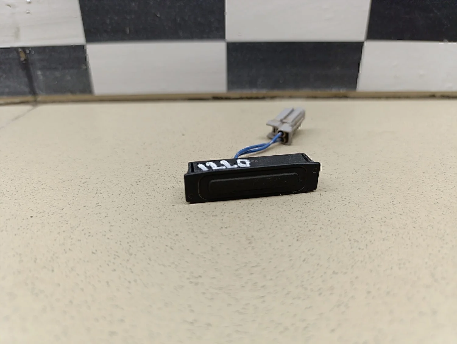 Кнопка открывания багажника Pathfinder (R51) 2005-2014