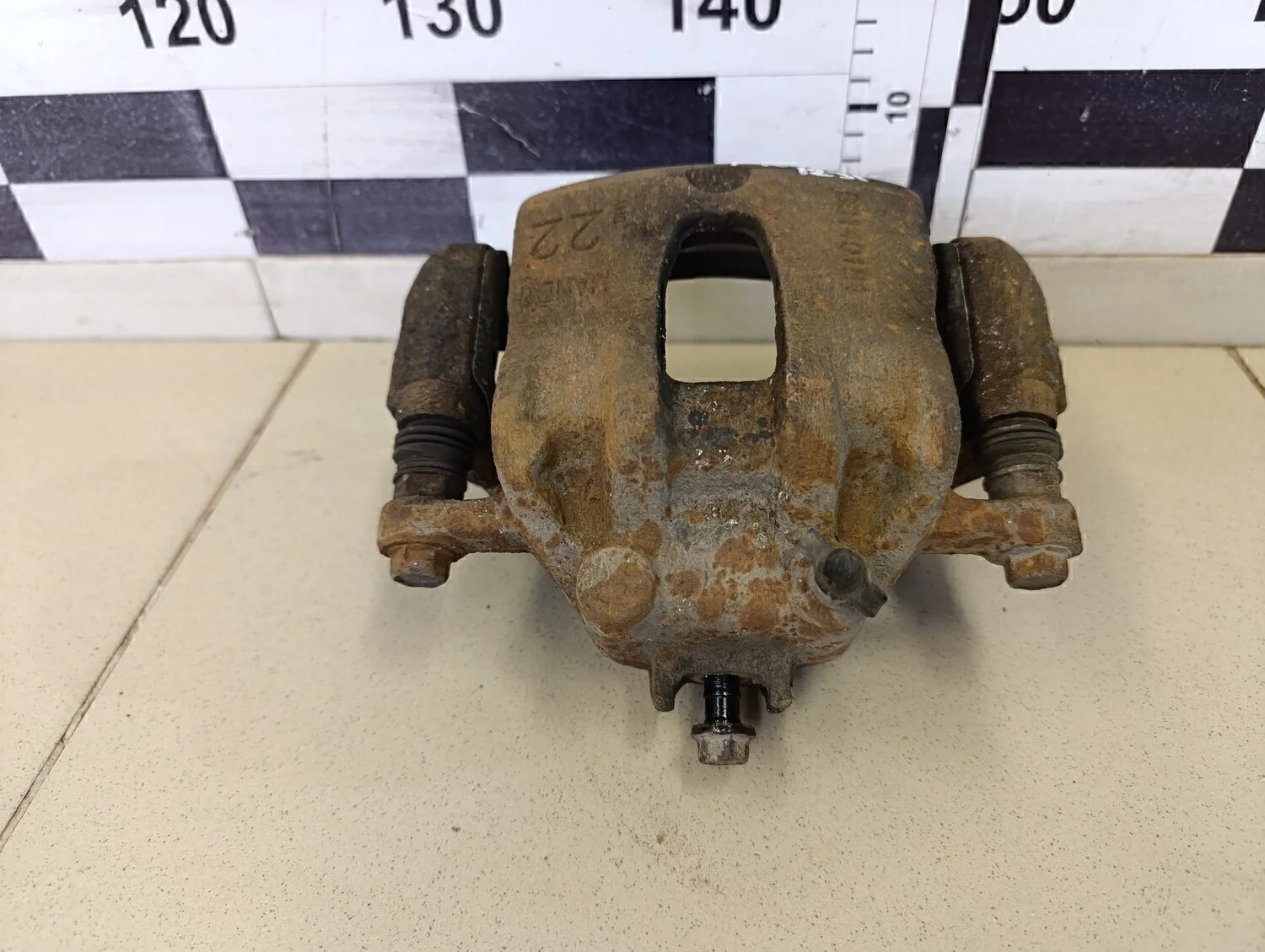 Суппорт передний правый Solaris 2010-2017