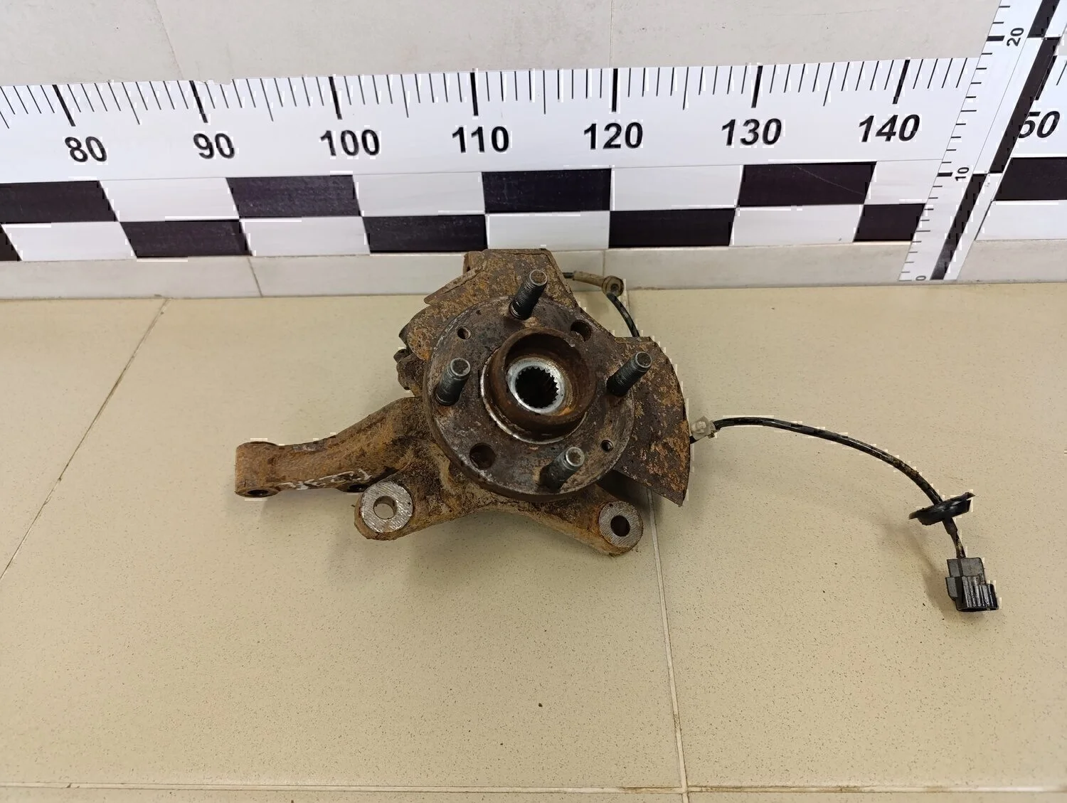 Кулак поворотный передний левый Aveo (T250) 2005-2011